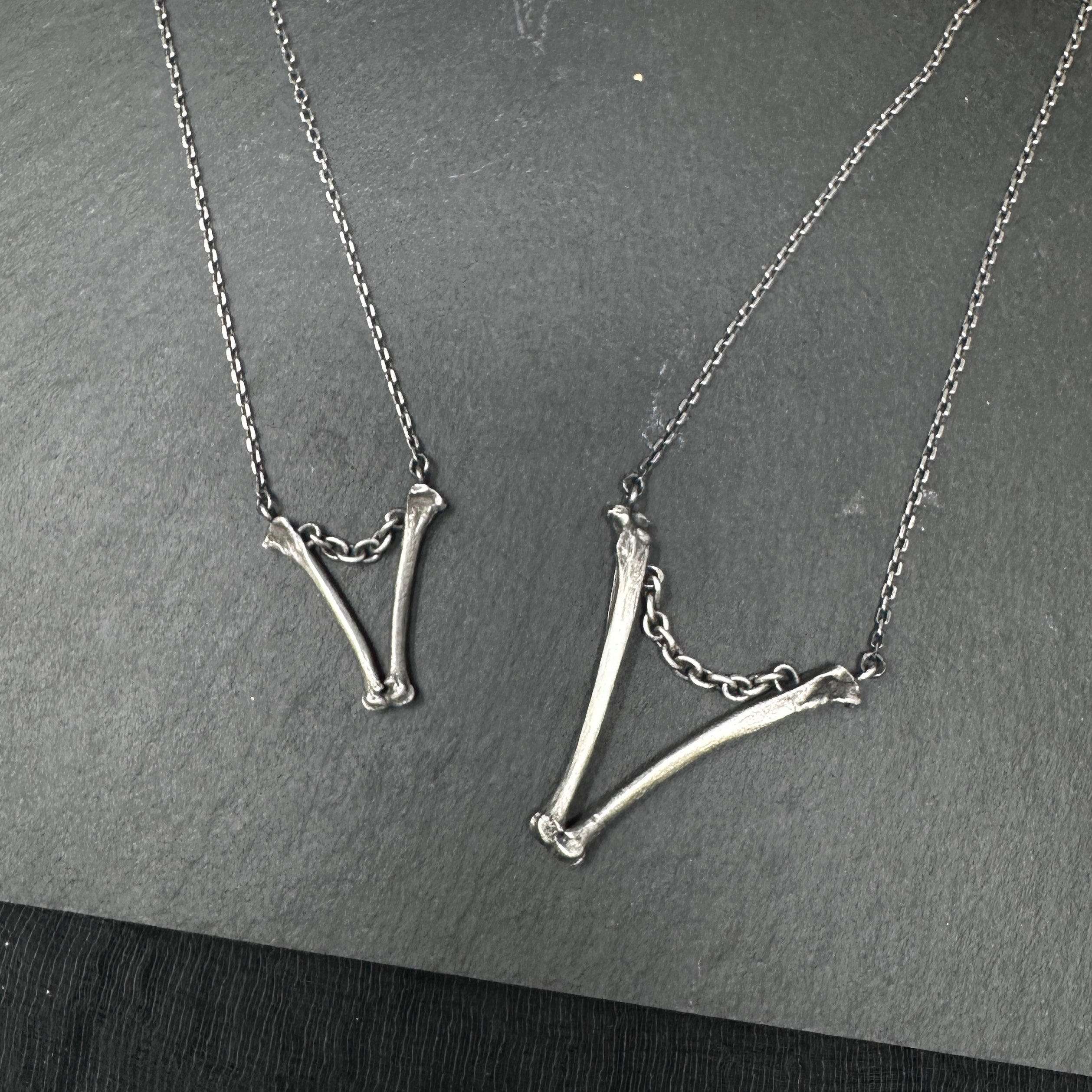 Bones and Chain small V Pendant necklace