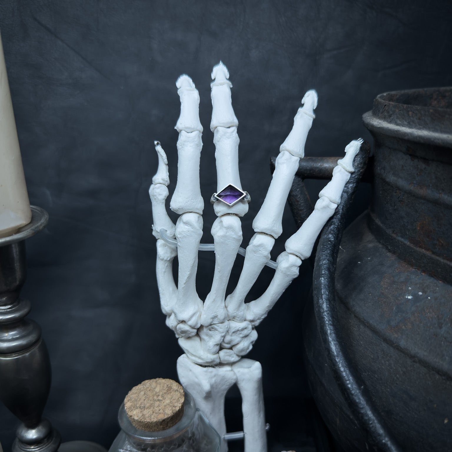 Cat-acombs Portal Ring Amethyst - Bones silver ring - LIMITED