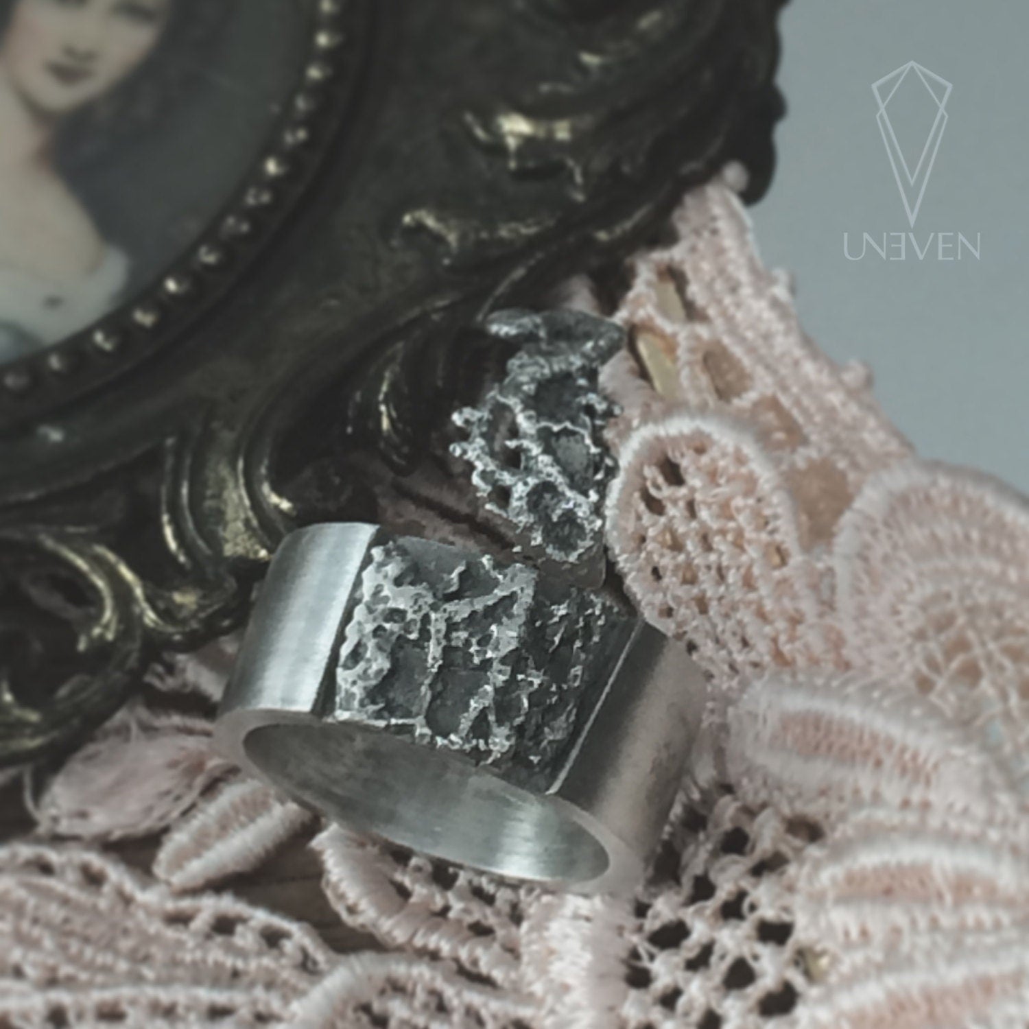 Small Vintage Lace Ring